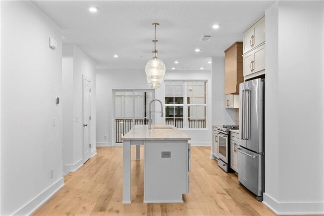 Building Photo - 201 New St