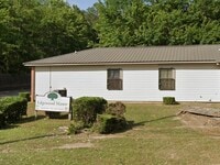 Building Photo - 206 Edgewood Dr