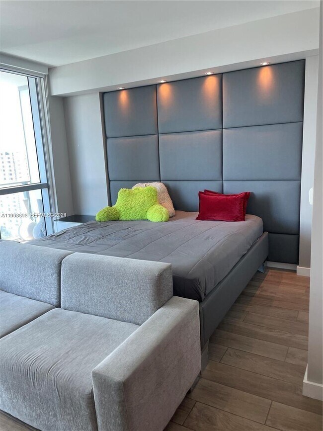 Building Photo - 1100 S Miami Ave