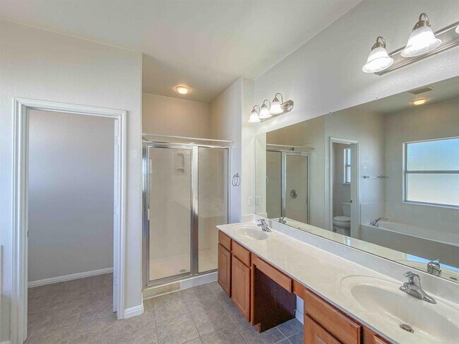 Building Photo - 609 W 37th St