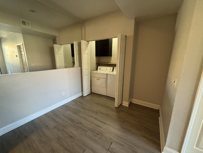 Building Photo - 2 Bed, 2 Bath condo, ground floor unit