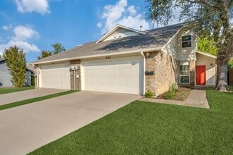 Building Photo - 2211 Heritage