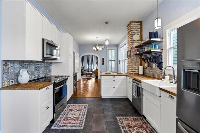 Building Photo - 1408 Ursuline St