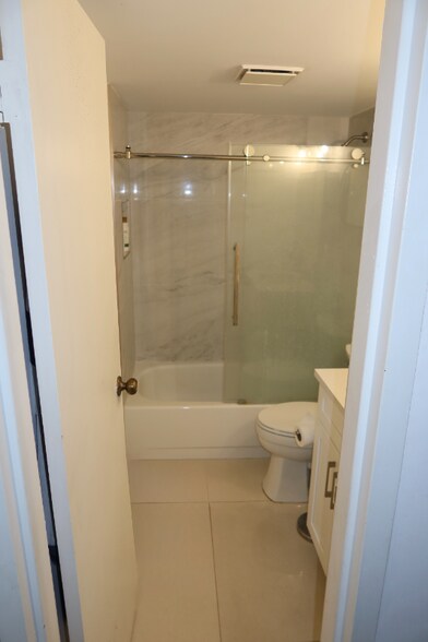 Building Photo - 906 SW 9th St Cir