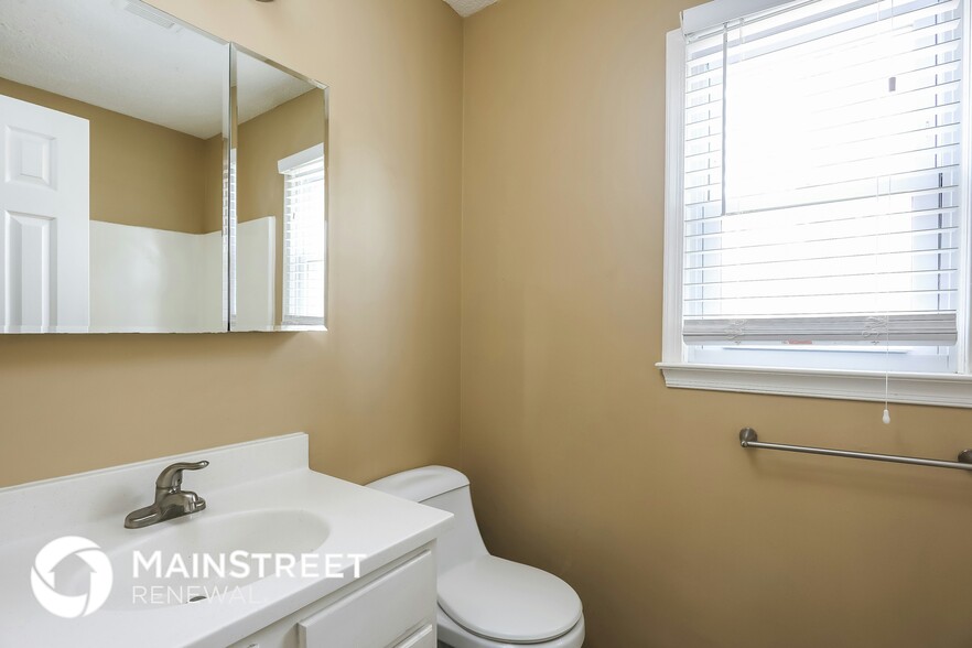 Building Photo - 1601 Trinity Garden Cir