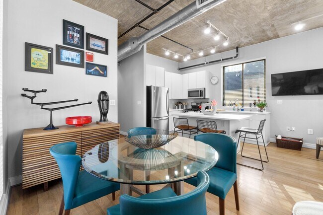 Building Photo - 2 Bed 2 Bath - Mount Vernon Condo - Garage Parking Space Included