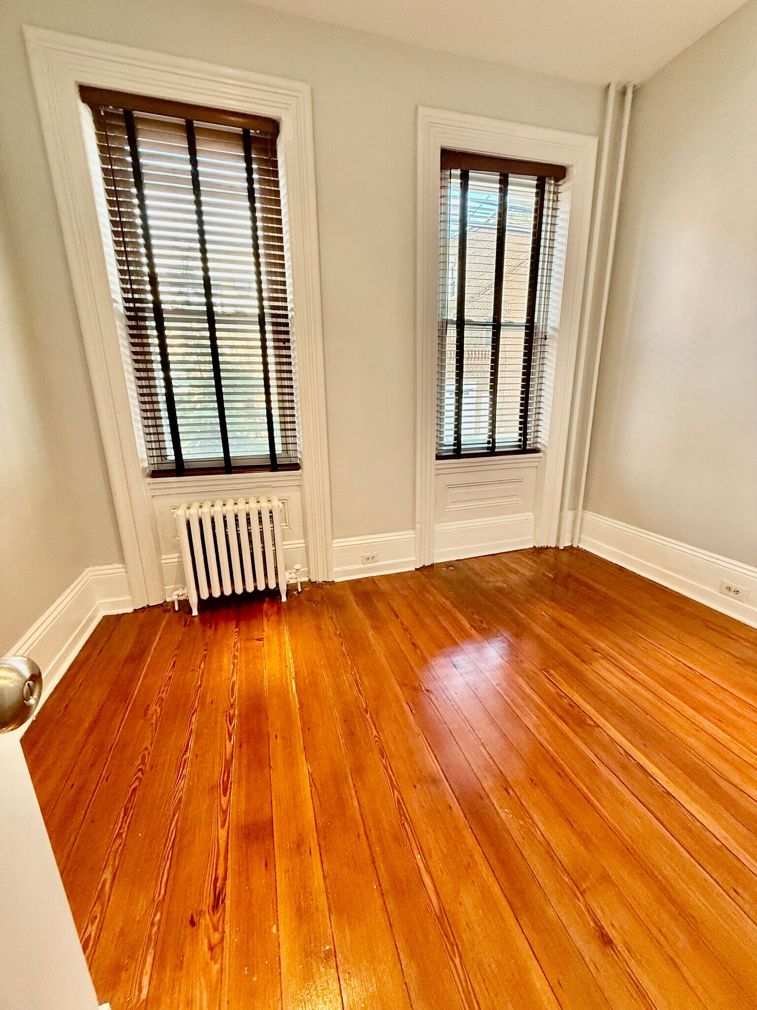 Building Photo - 302 Dickinson St