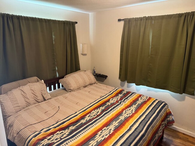 Building Photo - Great Single Level Home in Oakridge!