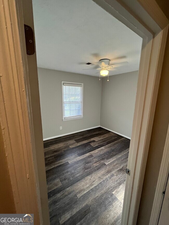 Building Photo - 2220 Mahan Dr