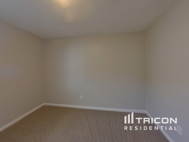Building Photo - 216 Whispering Oak Ln