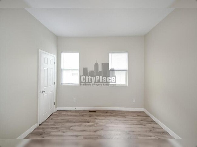Building Photo - 3553 N Kenwood Ave