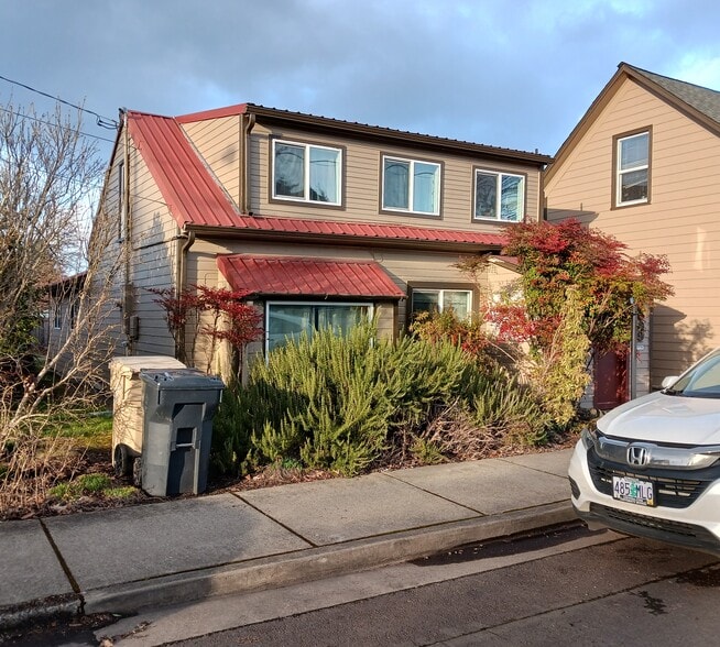 Building Photo - 2909 NW Fillmore Ave