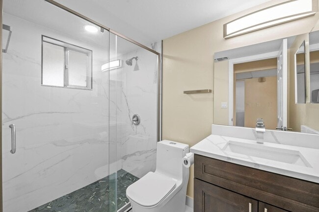 Building Photo - 830 SW 9th St Cir