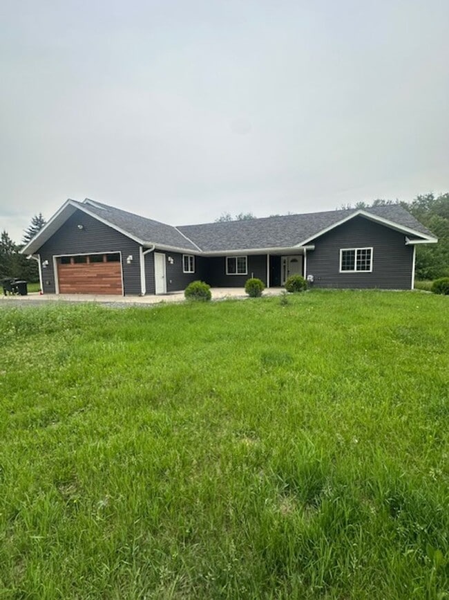 Primary Photo - 4 Bed, 2 bath Single Family Home - Pillager