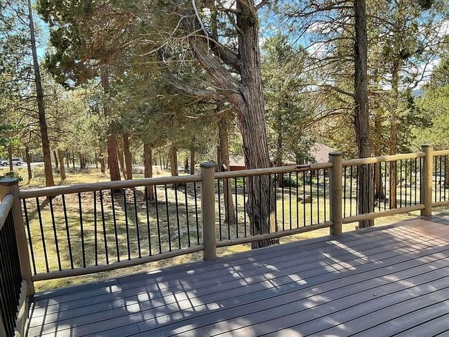 Building Photo - Running Y Chalet