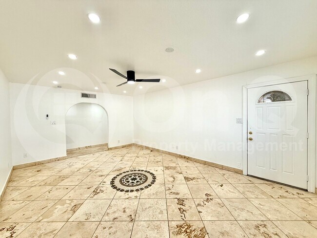 Building Photo - 3006 S Dromedary Dr