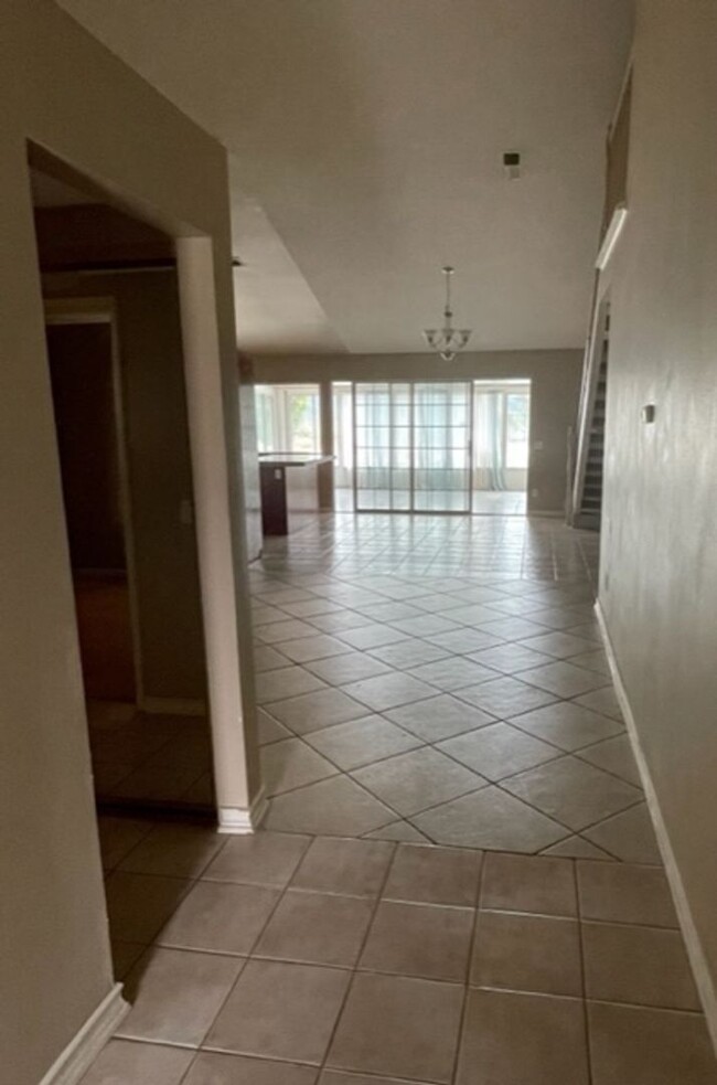 Building Photo - Beautiful  4 Bedroom, 3 Bathroom  with Bui...