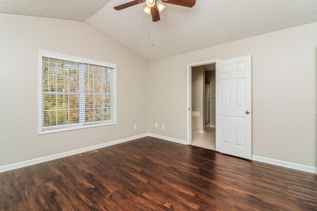 Building Photo - 36 Dewey Dr