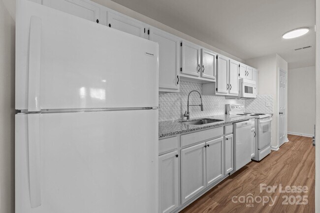 Building Photo - 6203 Rosecroft Dr