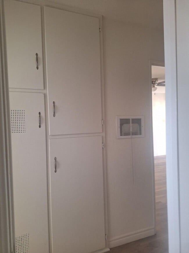 Building Photo - 3820 Merrimac Ave