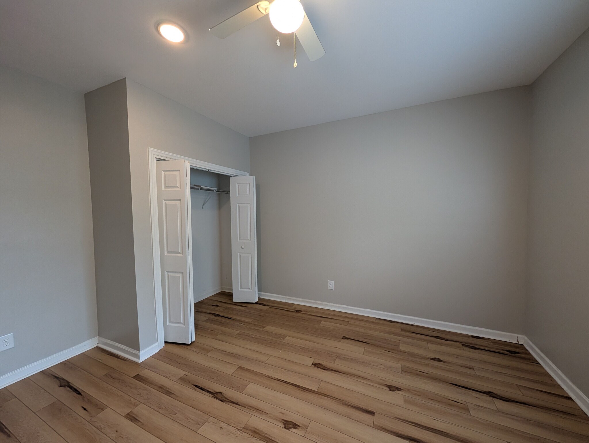 Building Photo - Room in House on Stone Mountain Dr