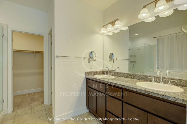 Building Photo - Early Summer move in, available ASAP 4 bd 3 bth backyard and balcony