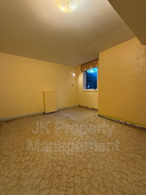 Building Photo - 1015 Carlos Dr