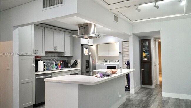Building Photo - 741 E Coco Plum Cir