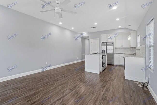 Building Photo - 806 N Broughton St