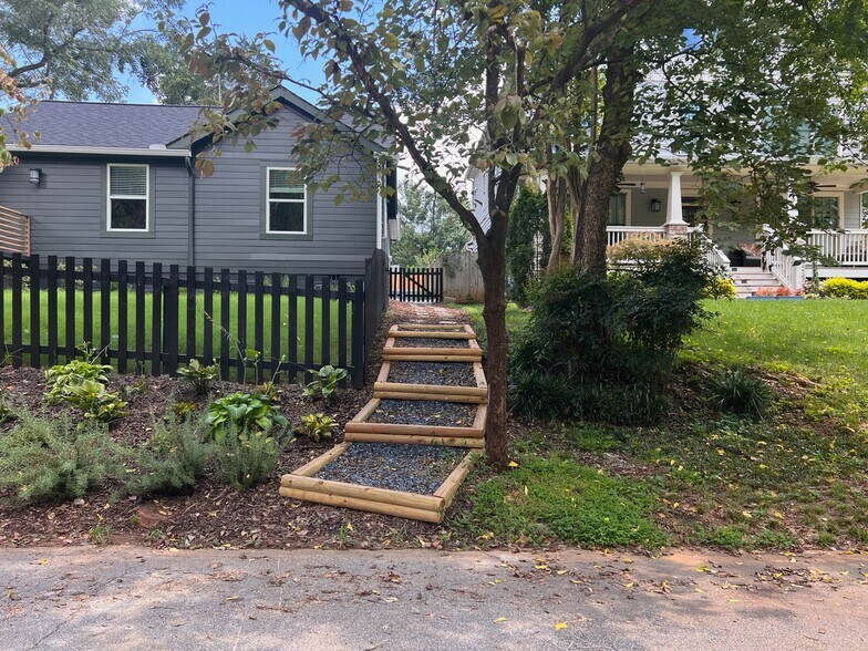 Dedicated walking path from street to your front door - 496 Glenwood Plz SE