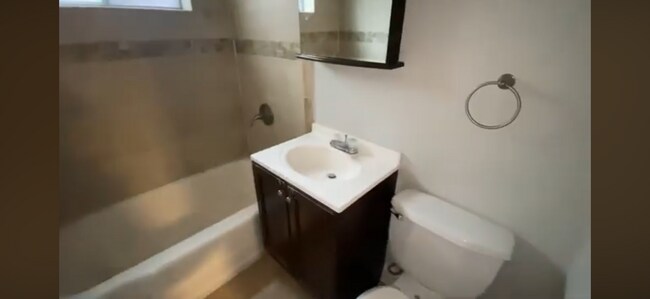 Building Photo - 1743 W Bryn Mawr Ave