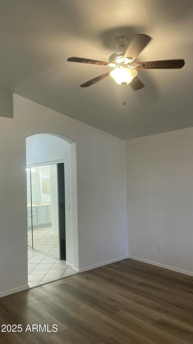 Building Photo - 7705 W Solano Dr