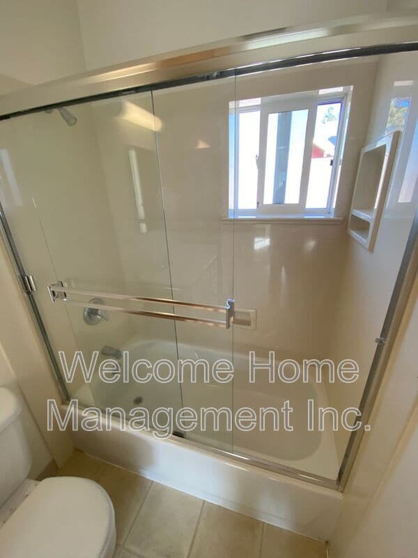 Building Photo - 1426 Henry St