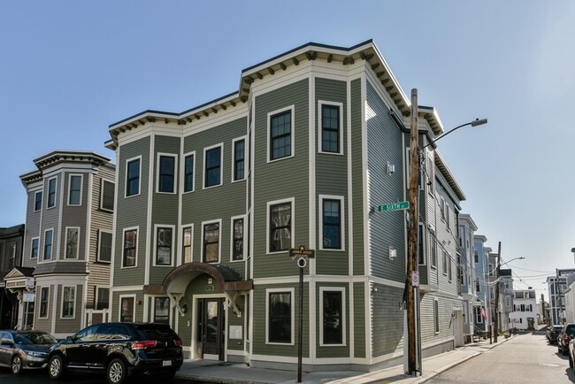 Building Photo - 721 E 6th St