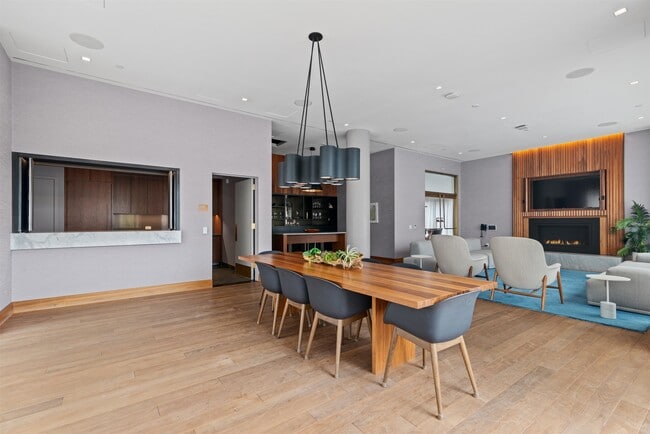 Building Photo - 75 Park Ln S