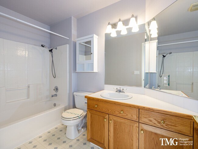 Building Photo - Charming Home Backing to Greenbelt, Near Lacamas Lake and Local Amenities