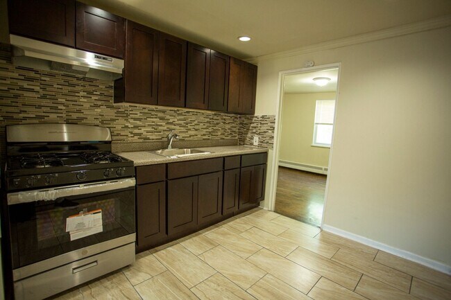 Building Photo - NEWLY RENOVATED 1 BEDROOM APARTMENT - 6430 1/2 TULIP ST