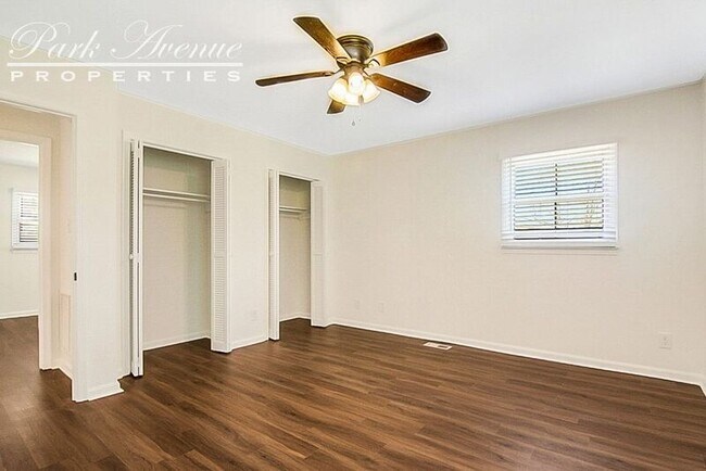 Building Photo - 232 Sandlewood Dr