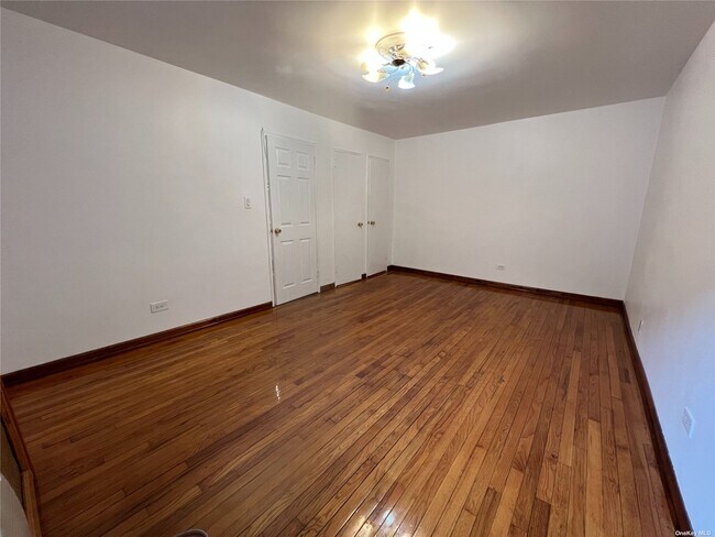 Building Photo - 94-31 59th Ave