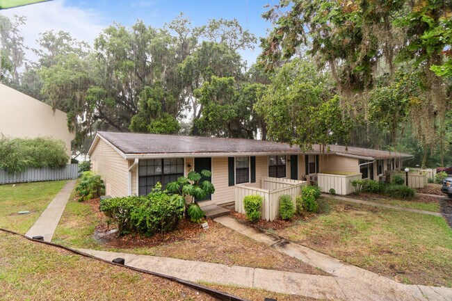 Building Photo - 2490 SW 14th Dr
