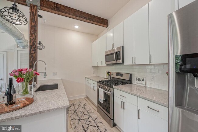 Building Photo - 1508 N Mascher St