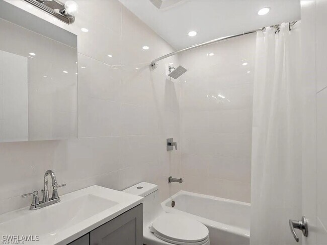 Building Photo - 220 39th Ave NW