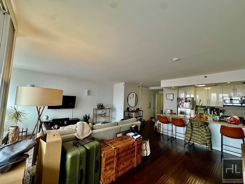 Building Photo - 37 STREET