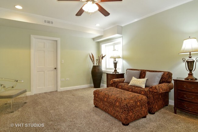 Building Photo - 21 Doral Dr
