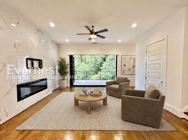 Building Photo - 5-Bed/4-Bath/Voucher Accepted/Available Now!