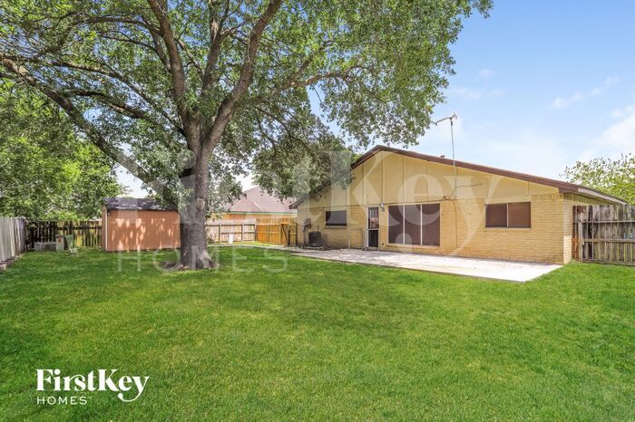 Building Photo - 3813 Clover Ln