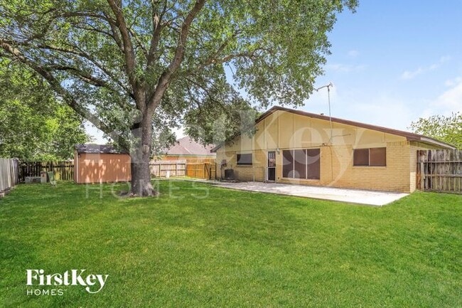 Building Photo - 3813 Clover Ln