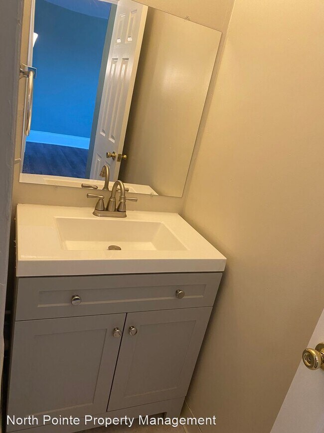 Building Photo - 1 br, 1 bath House - 624 E. King St. Apt. 4
