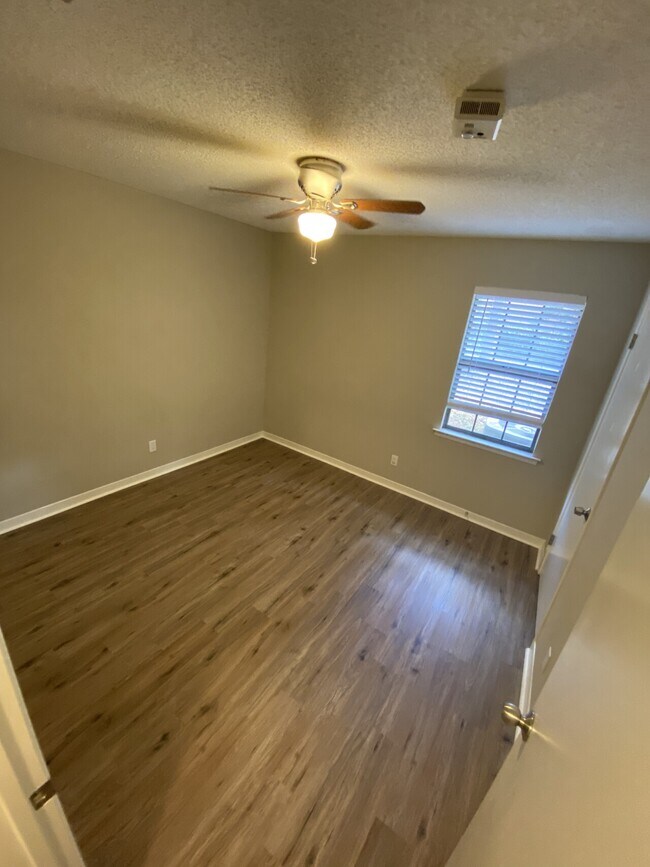 Building Photo - Maplewood Loop