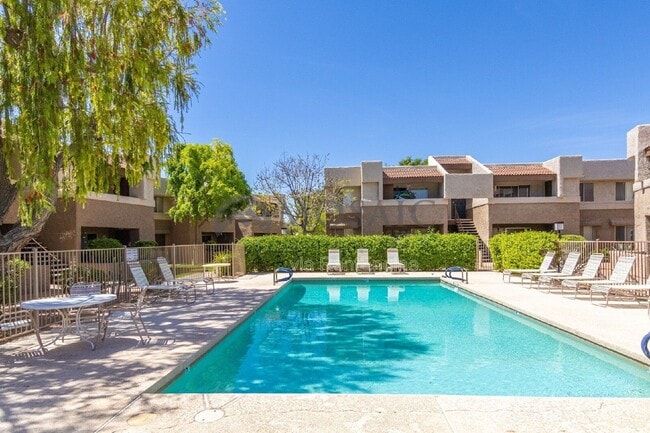 Building Photo - 4444 E Paradise Vlg Pkwy S